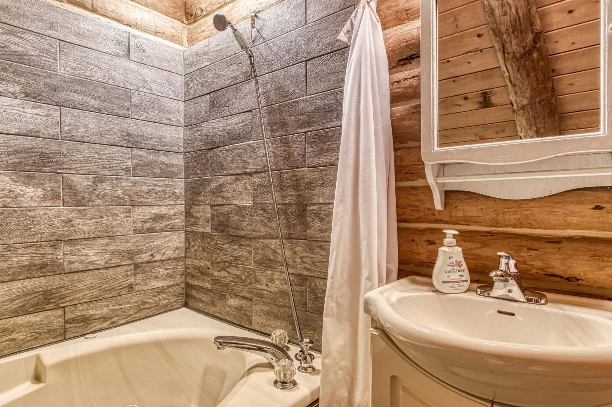 סביירוויל Very Private, Real Log Cabin With Hot Tub! מראה חיצוני תמונה