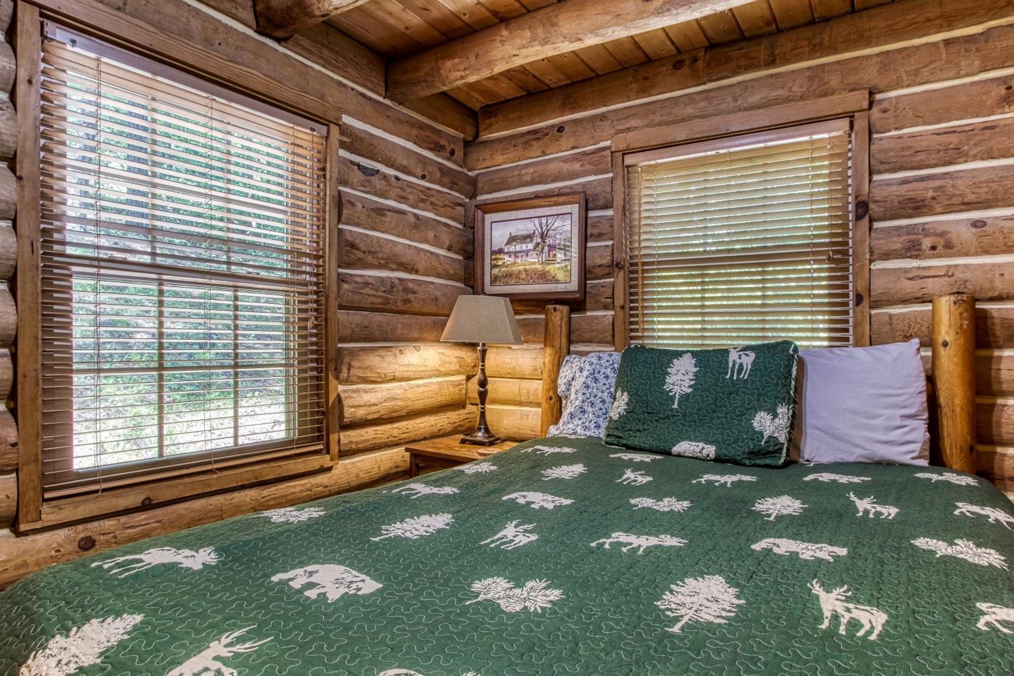 סביירוויל Very Private, Real Log Cabin With Hot Tub! מראה חיצוני תמונה