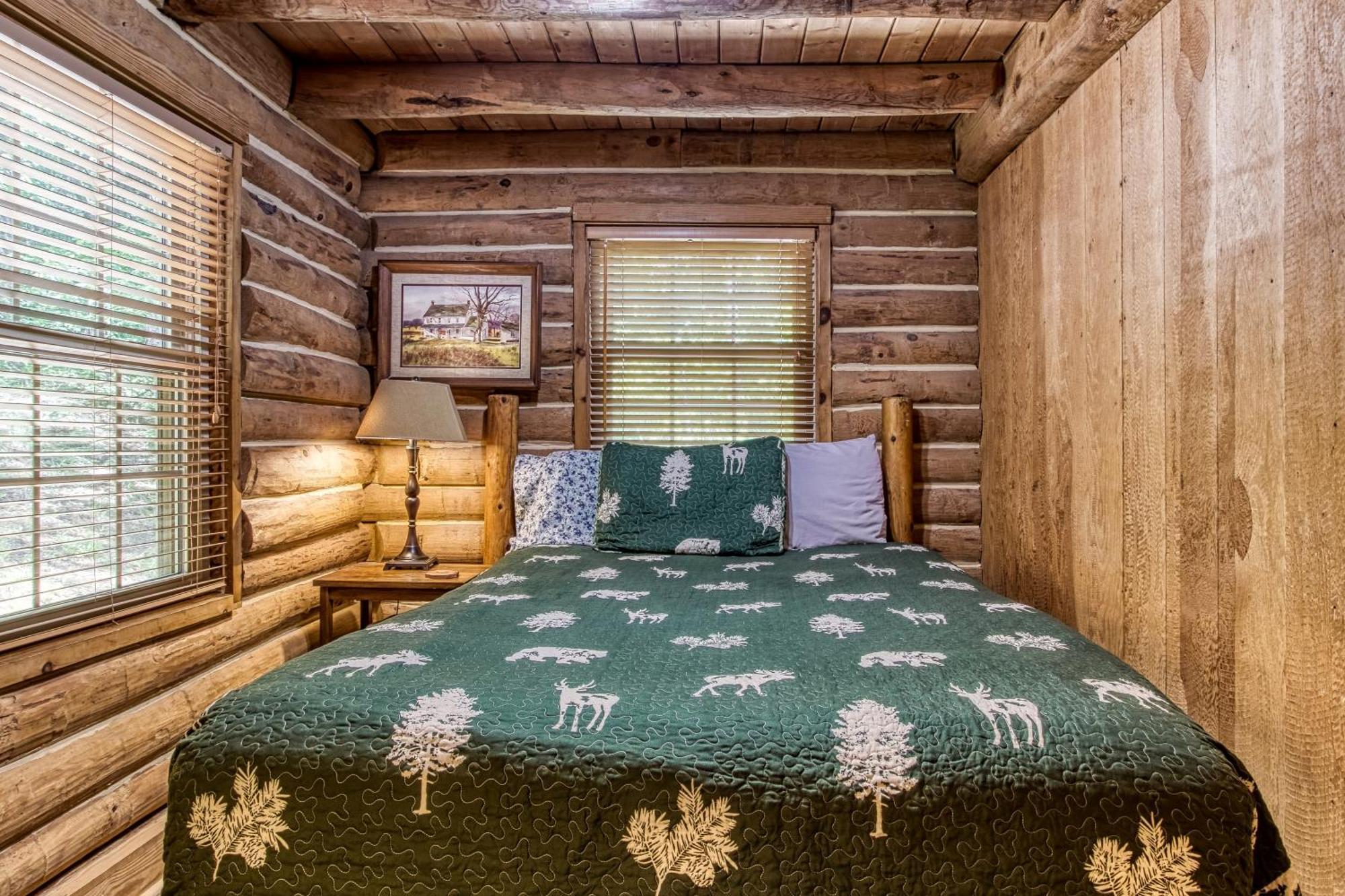 סביירוויל Very Private, Real Log Cabin With Hot Tub! מראה חיצוני תמונה